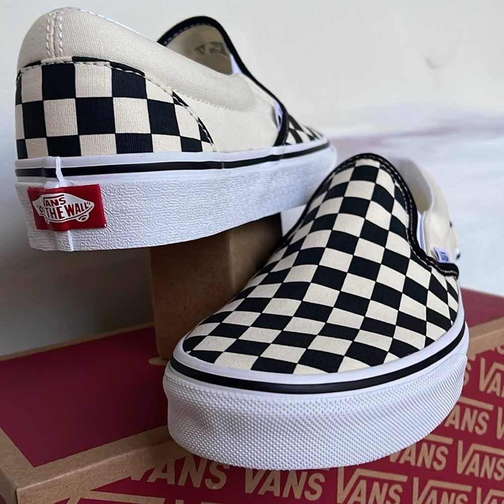 Vans Men’s Classic Slip-On BIk&Whtchckerboard/Wht
VN000EYEBWW
Sneakers - Picture 8 of 16